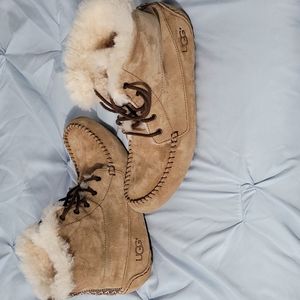 ugg chickaree bootie